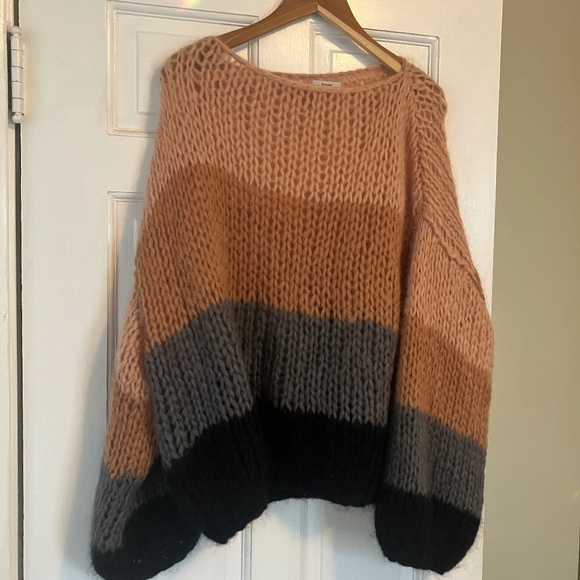 Maiami Sweaters - Maiami Oversized Sweater